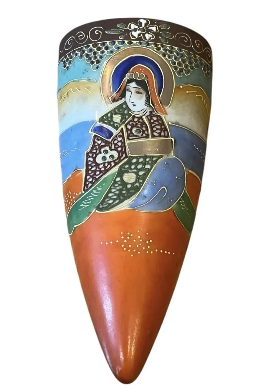Vintage Japanese Satsuma Hand Painted Wall Pocket Vase Lady 7” T&T READ